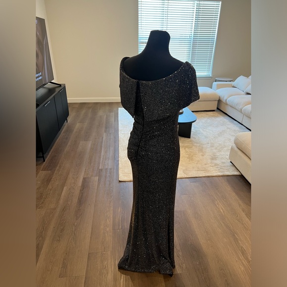 BETSY ADAM SIZE 4 PETITE DARK SILVER OFF SHOULDER GOWN - Picture 3 of 4